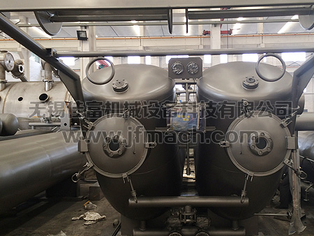 500公斤毛毛蟲(chóng)